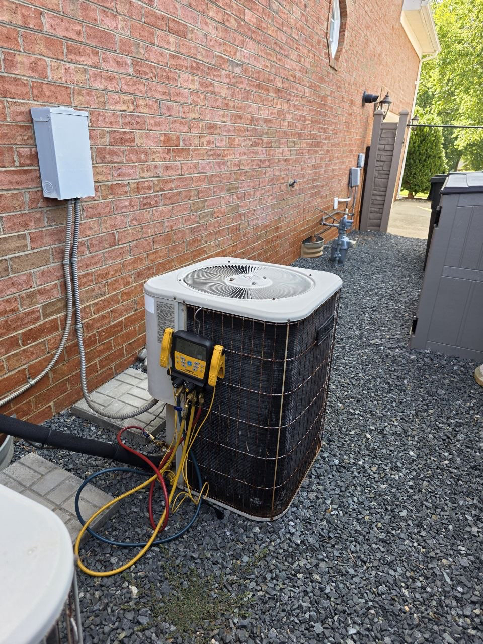 Outdoor AC system with diagnostic gauges